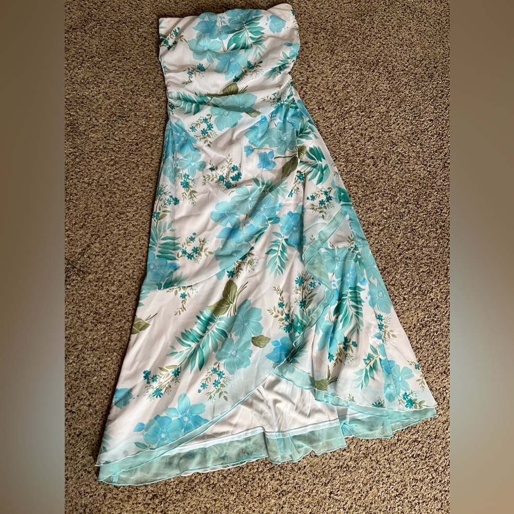 Women’s strapless dress